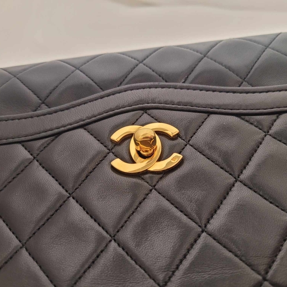 Chanel Black Quilted Leather Shoulder Bag - Picture 13 of 16